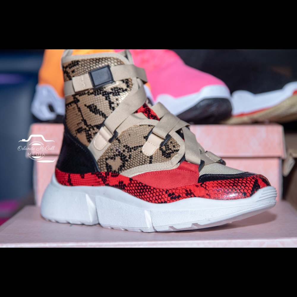 Women’s high top sneaker - Picture 7 of 11